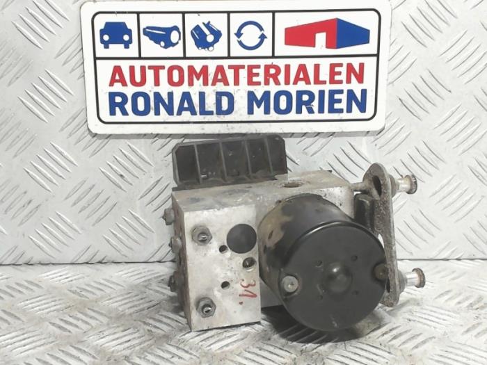 Usagé Pompe ABS Mercedes E (W210) 3.0 E-300D Turbo 24V Prix € 50,00 Règlement à la marge proposé par Automaterialen Ronald Morien B.V.