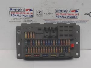 Usados Caja de fusibles Mini Mini Cooper S (R53) 1.6 16V Precio € 80,00 Norma de margen ofrecido por Automaterialen Ronald Morien B.V.