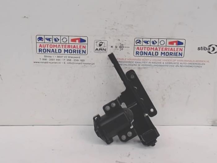 Usagé Divers Ford B-Max (JK8) 1.6 Ti-VCT 16V Prix € 20,00 Règlement à la marge proposé par Automaterialen Ronald Morien B.V.