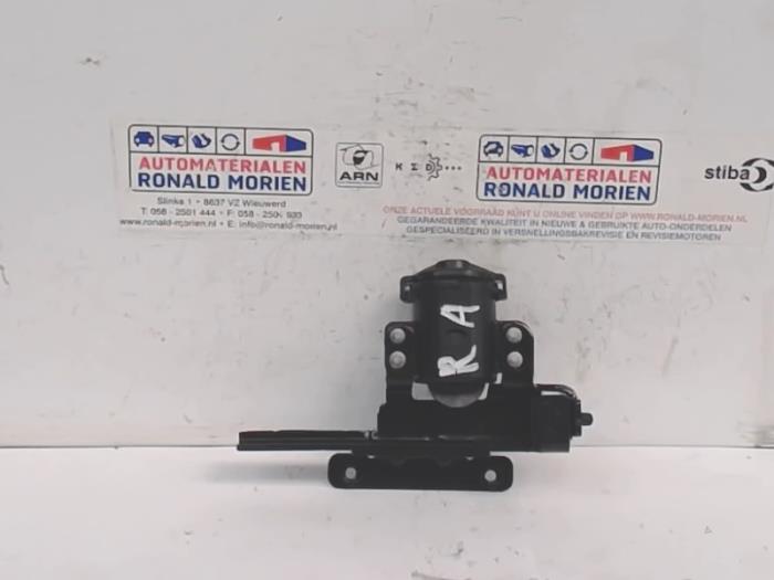 Usagé Divers Ford B-Max (JK8) 1.6 Ti-VCT 16V Prix € 20,00 Règlement à la marge proposé par Automaterialen Ronald Morien B.V.