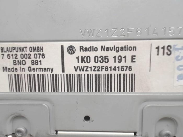 Reproductor de CD y radio de un Volkswagen Passat Variant (3C5) 2.0 TDI 16V 140 2006