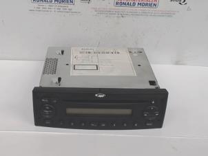 Usados Reproductor de CD y radio Iveco Daily Precio € 75,00 Norma de margen ofrecido por Automaterialen Ronald Morien B.V.