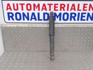 Usados Amortiguador derecha detrás Iveco Daily Precio € 40,00 Norma de margen ofrecido por Automaterialen Ronald Morien B.V.