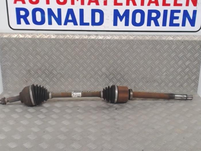 Front drive shaft, right from a Toyota Corolla Wagon (E9)  2011