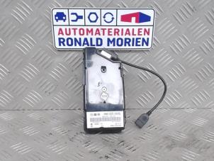 Usados Unidad de control multimedia Volkswagen Passat Precio € 25,00 Norma de margen ofrecido por Automaterialen Ronald Morien B.V.
