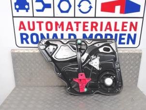 Usagé Mécanique vitre 4portes arrière droite Volkswagen Passat Prix € 70,00 Règlement à la marge proposé par Automaterialen Ronald Morien B.V.