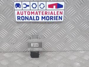 Usagé Relais préchauffage Renault Master IV (FV) 2.3 dCi 125 16V FWD Prix € 25,00 Règlement à la marge proposé par Automaterialen Ronald Morien B.V.