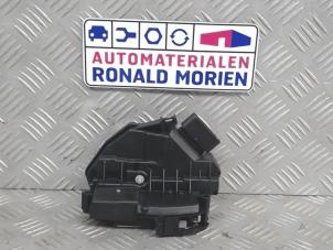 Gebrauchte Türschlossmechanik 4-türig rechts hinten Ford Focus 3 Wagon Preis € 50,00 Margenregelung angeboten von Automaterialen Ronald Morien B.V.