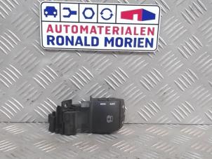 Used Steering wheel mounted radio control Toyota Corolla Wagon (E9) Price € 30,00 Margin scheme offered by Automaterialen Ronald Morien B.V.