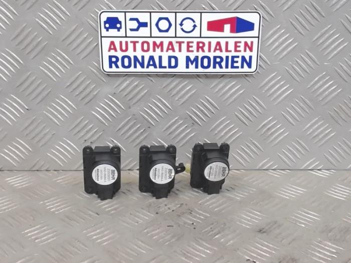 Begagnade Värmarventil, motor Peugeot 308 SW (L4/L9/LC/LJ/LR) 1.6 BlueHDi 120 Pris € 60,00 Marginaltabell erbjuds av Automaterialen Ronald Morien B.V.