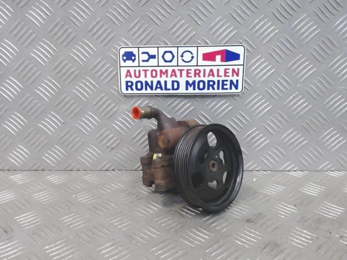 Usagé Pompe de direction Ford Ka I 1.3i Prix € 55,00 Règlement à la marge proposé par Automaterialen Ronald Morien B.V.