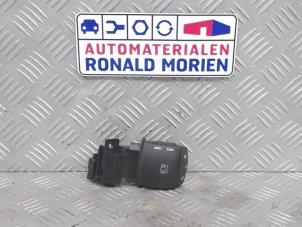 Usados Mando de radio volante Renault Master IV (FV) 2.3 dCi 110 16V FWD Precio € 10,00 Norma de margen ofrecido por Automaterialen Ronald Morien B.V.