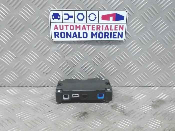 Używane Interfejs telefoniczny Opel Vivaro A 2.0 CDTI Cena € 35,00 Procedura marży oferowane przez Automaterialen Ronald Morien B.V.