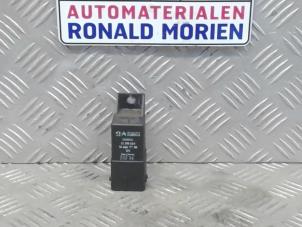 Usagé Relais préchauffage Volvo V40 Prix € 7,50 Règlement à la marge proposé par Automaterialen Ronald Morien B.V.