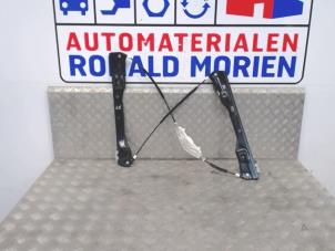 Używane Mechanizm szyby lewej przedniej wersja 4-drzwiowa Volkswagen Passat (362) Cena € 65,00 Procedura marży oferowane przez Automaterialen Ronald Morien B.V.