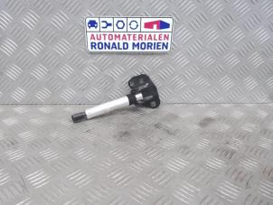 Używane Amortyzator gazowy dachu cabrio Volvo C70 (MC) 2.0 D3 20V Cena € 95,00 Procedura marży oferowane przez Automaterialen Ronald Morien B.V.