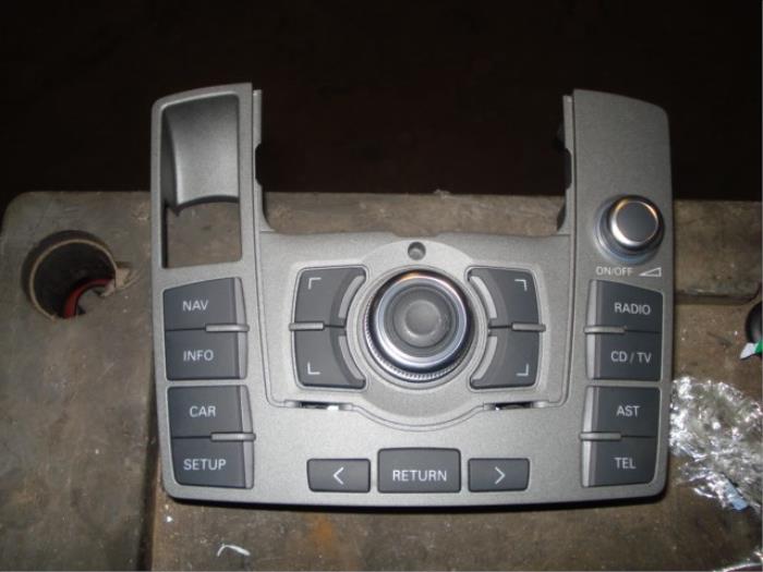 Usagé Panneau de commandes navigation Audi A6 Avant (C6) 2.0 T FSI 16V Prix € 100,00 Règlement à la marge proposé par Automaterialen Ronald Morien B.V.