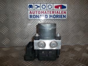 Used ABS pump Volkswagen Polo V (6R) Price € 65,00 Margin scheme offered by Automaterialen Ronald Morien B.V.