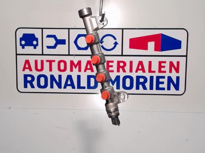 Usagé Distributeur de carburant Opel Insignia 2.0 Biturbo CDTI 16V 4x4 Prix € 50,00 Règlement à la marge proposé par Automaterialen Ronald Morien B.V.
