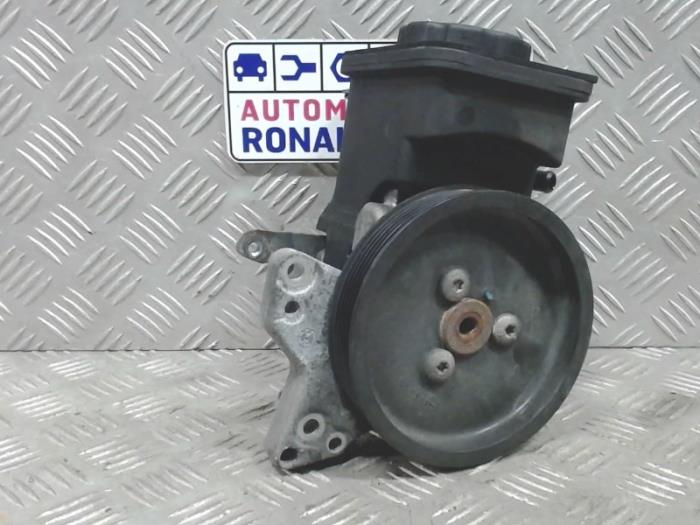 Gebrauchte Lenkkraftverstärker Pumpe BMW 5 serie (E60) 525d 24V Preis € 75,00 Margenregelung angeboten von Automaterialen Ronald Morien B.V.