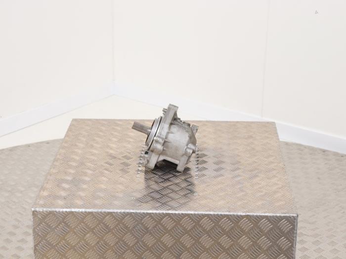 Differential vorne van een Renault Koleos I 2.0 dCi 16V 4x4 2008