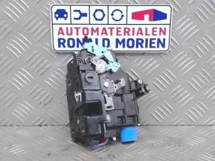 Usagé Serrure portière mécanique 4portes arrière gauche Volkswagen Touran Prix € 29,00 Règlement à la marge proposé par Automaterialen Ronald Morien B.V.