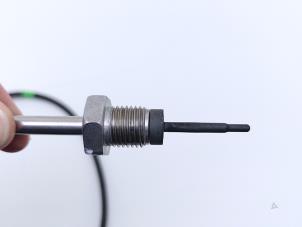 Auspuff Temperatursensor van een Volkswagen Beetle (16AE) 2.0 TDI 16V 2015