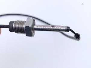 Auspuff Temperatursensor van een Volkswagen Beetle (16AE) 2.0 TDI 16V 2015