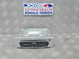 Usados Reproductor de CD y radio Renault Megane III Coupe (DZ) 1.5 dCi 110 Precio € 100,00 Norma de margen ofrecido por Automaterialen Ronald Morien B.V.