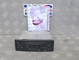 Gebrauchte Radio CD Spieler Renault Trafic New (FL) 1.9 dCi 100 16V Preis € 65,00 Margenregelung angeboten von Automaterialen Ronald Morien B.V.