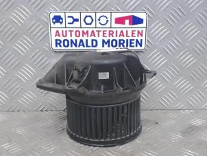 Usagé Moteur de ventilation chauffage Renault Trafic New (FL) 1.9 dCi 100 16V Prix € 70,00 Règlement à la marge proposé par Automaterialen Ronald Morien B.V.