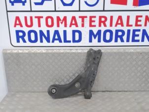 Usagé Bras de suspension avant droit Peugeot 308 SW (L4/L9/LC/LJ/LR) 1.6 BlueHDi 120 Prix € 60,00 Règlement à la marge proposé par Automaterialen Ronald Morien B.V.