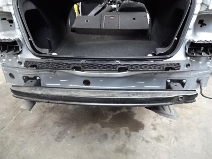 Renfort pare choc arrière d'un Volkswagen Passat (362)  2014