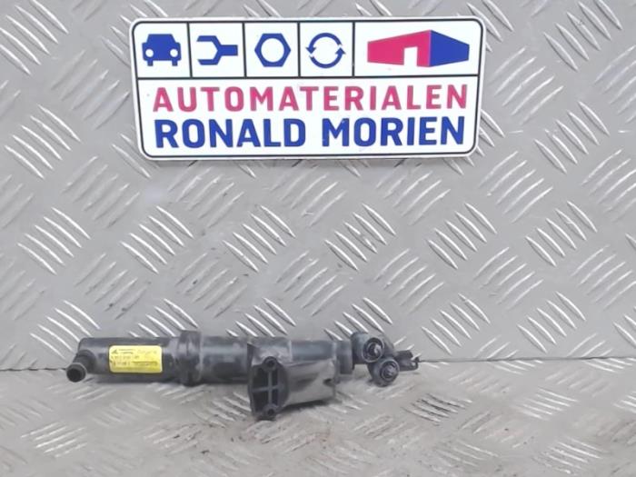 Używane Spryskiwacz reflektorów Volvo C30 (EK/MK) 2.0 16V Cena € 15,00 Procedura marży oferowane przez Automaterialen Ronald Morien B.V.