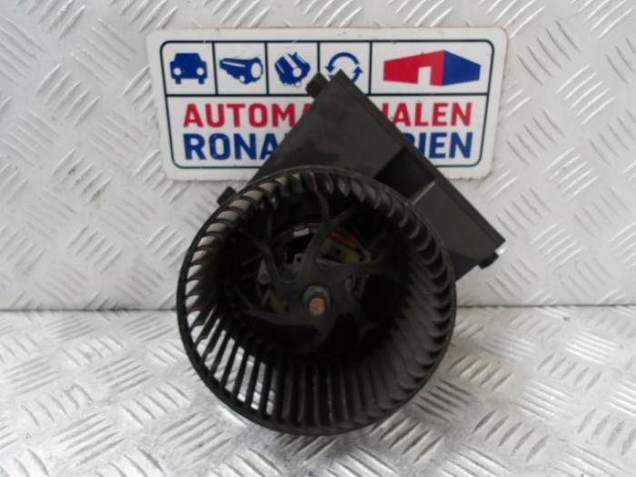Heating and ventilation fan motor from a Audi A3 (8L1) 1.9 TDI 90 2000