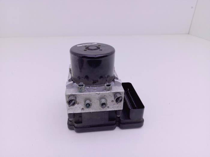 Used ABS pump Ford Focus 3 1.6 Ti-VCT 16V 125 Price € 55,00 Margin scheme offered by Automaterialen Ronald Morien B.V.