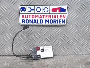 Usagé Antenne amplificateur BMW Z4 Roadster (E85) 2.0 16V Prix € 35,00 Règlement à la marge proposé par Automaterialen Ronald Morien B.V.