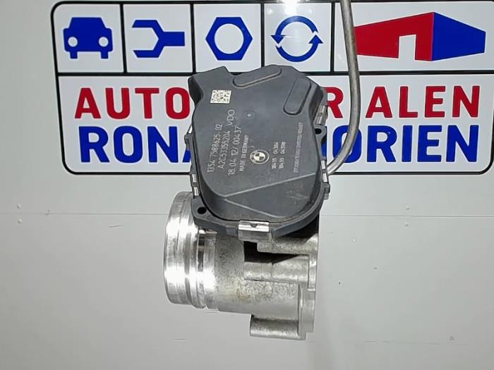 Drosselklappengehäuse van een BMW 3 serie Gran Turismo (F34) 320i 2.0 16V 2015
