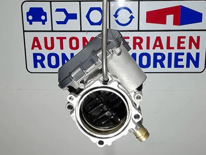 Throttle body from a BMW 3 serie Gran Turismo (F34) 320i 2.0 16V 2015