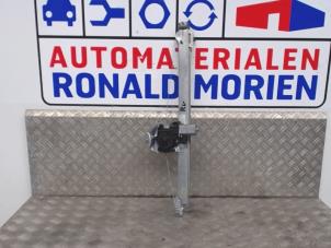 Usagé Mécanique vitre 2portes avant droite Renault Trafic (1FL/2FL/3FL/4FL) 1.6 dCi 115 Prix € 130,00 Règlement à la marge proposé par Automaterialen Ronald Morien B.V.