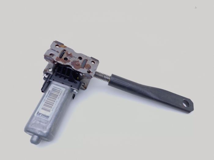 Gebrauchte Sitzmotor Chrysler Sebring II (JS) 2.0 CRD 16V Preis € 29,00 Margenregelung angeboten von Automaterialen Ronald Morien B.V.