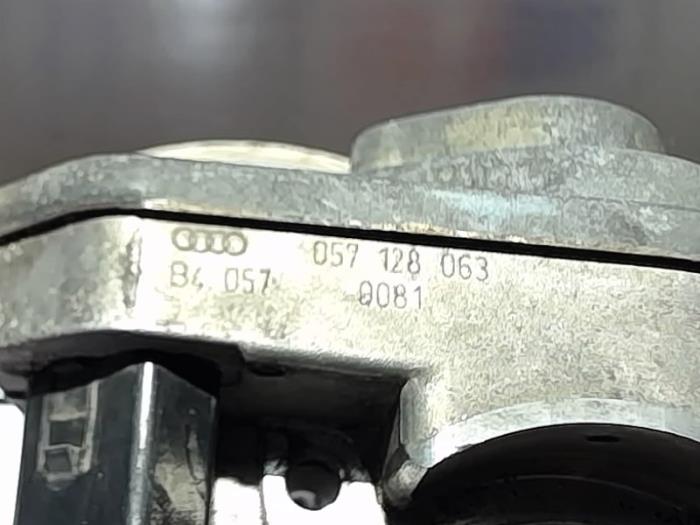 Gebrauchte Drosselklappengehäuse Audi A8 (D3) 4.0 TDI V8 32V Quattro Preis € 25,00 Margenregelung angeboten von Automaterialen Ronald Morien B.V.