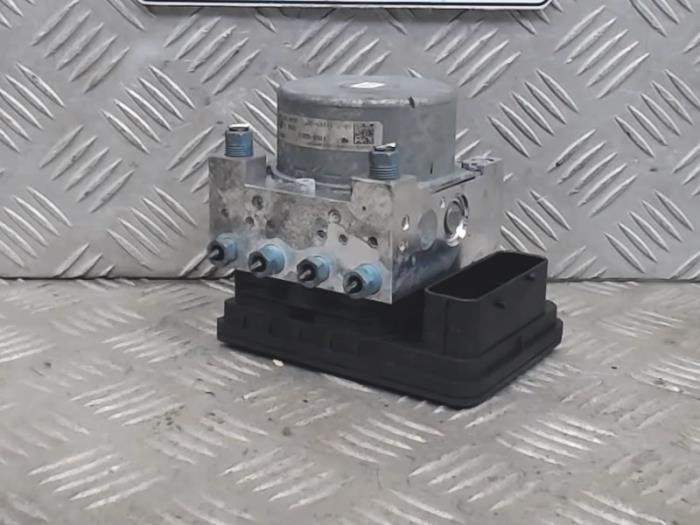 Gebrauchte ABS Pumpe BMW 1 serie (F21) 116d 1.5 12V TwinPower Preis € 295,00 Margenregelung angeboten von Automaterialen Ronald Morien B.V.