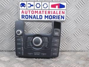Usagé Panneau commande radio Audi A6 Avant (C6) 2.0 TDI 16V Prix € 200,00 Règlement à la marge proposé par Automaterialen Ronald Morien B.V.
