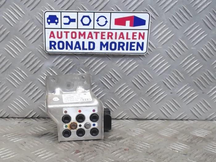 Usagé Débitmètre Audi A8 (D3) 4.0 TDI V8 32V Quattro Prix € 80,00 Règlement à la marge proposé par Automaterialen Ronald Morien B.V.