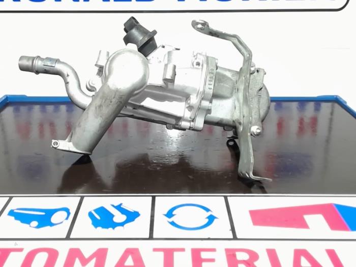 EGR valve from a Volvo V40 Cross Country (MZ) 1.6 D2 2013