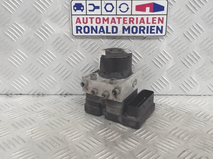Usagé Pompe ABS Ford Focus 2 Wagon 1.6 TDCi 16V 90 Prix € 49,00 Règlement à la marge proposé par Automaterialen Ronald Morien B.V.