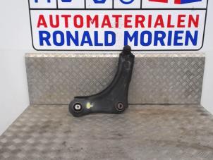 Usagé Bras de suspension avant gauche Renault Megane III Berline (BZ) 1.6 16V Prix € 40,00 Règlement à la marge proposé par Automaterialen Ronald Morien B.V.
