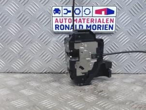 Usagé Serrure portière mécanique 4portes arrière gauche Renault Megane III Berline (BZ) 1.6 16V Prix € 50,00 Règlement à la marge proposé par Automaterialen Ronald Morien B.V.