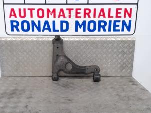 Usagé Bras de suspension avant droit Opel Zafira Prix € 50,00 Règlement à la marge proposé par Automaterialen Ronald Morien B.V.